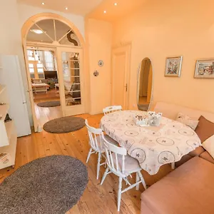  Apartment Tomovi - Three Bedrooms Center
